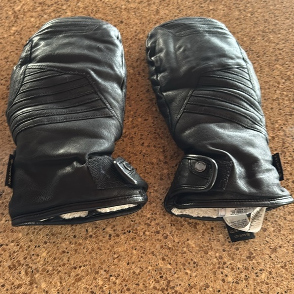 EUC Spyder Womens Turret GTX Mitten Black (worn 2 times) - Picture 4 of 6